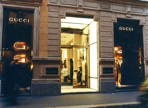 montatore allestimenti negozi gucci|negozi gucci usati.